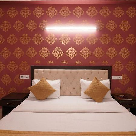 Hotel Tourist Palace New Delhi Exterior photo