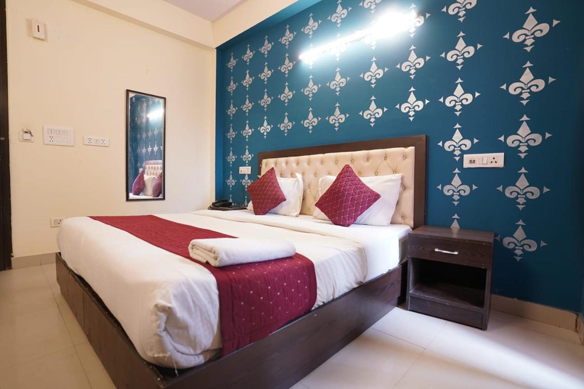 Hotel Tourist Palace New Delhi Exterior photo