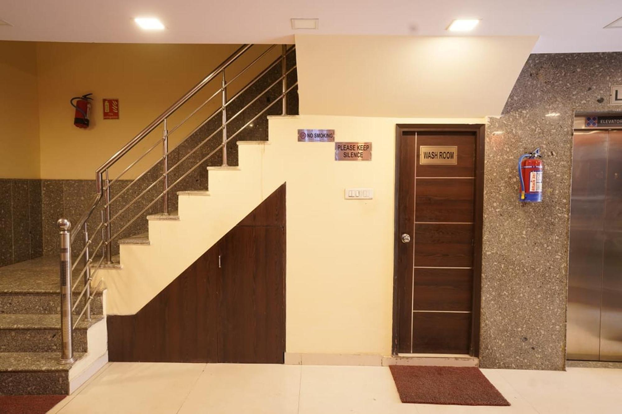 Hotel Tourist Palace New Delhi Exterior photo