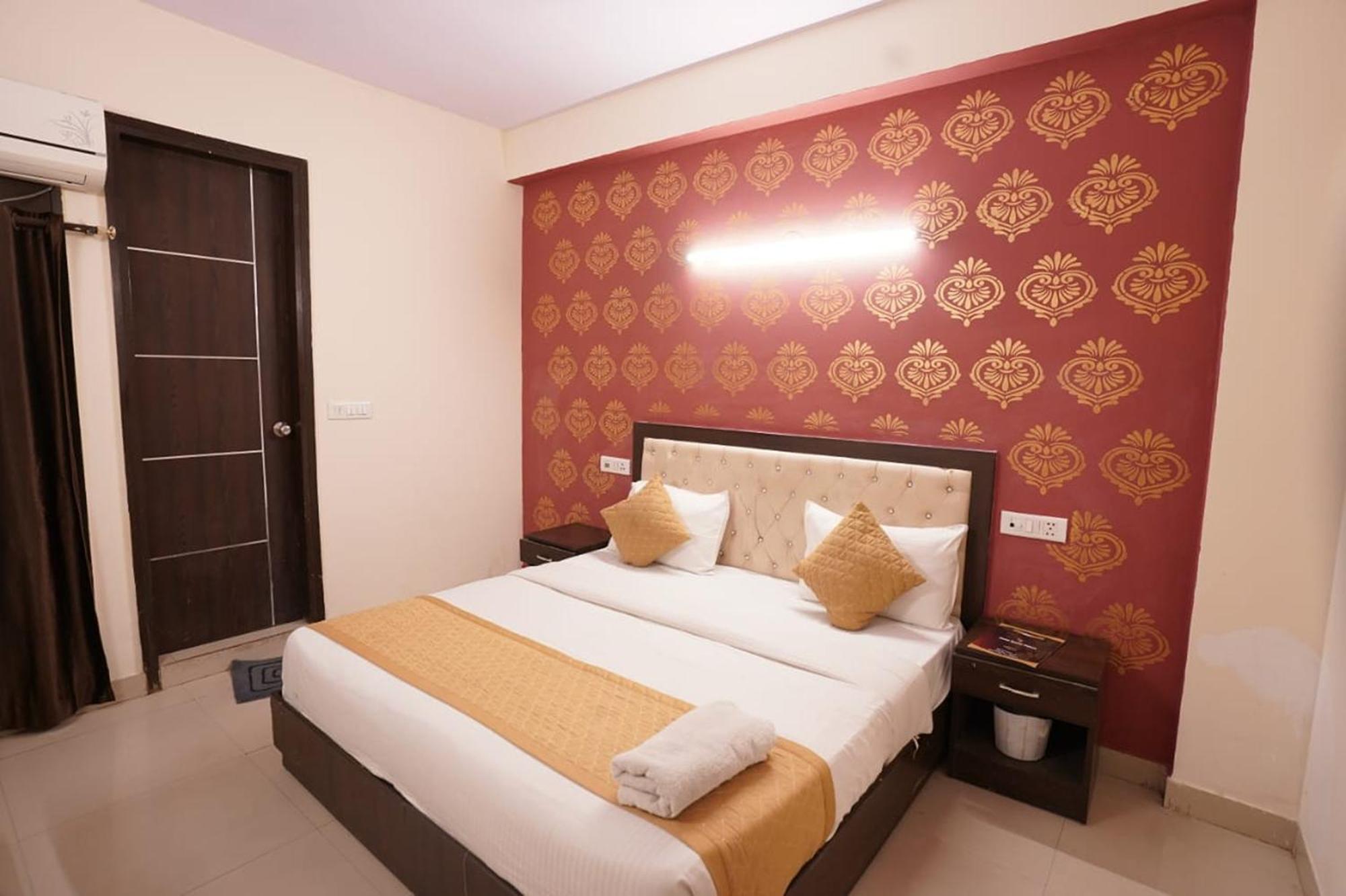 Hotel Tourist Palace New Delhi Exterior photo